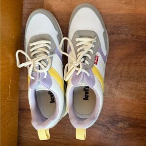 Levi's White and Yellow Sneakers size 9